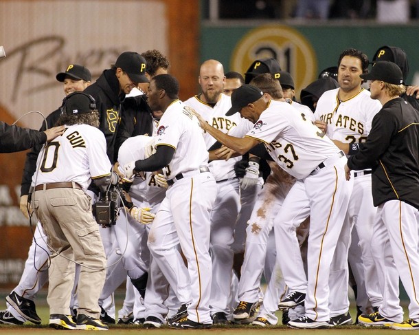 Pirates win in walk-off fashion, 2-1 over Phillies