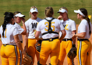 Softball Finishes South Carolina Trip