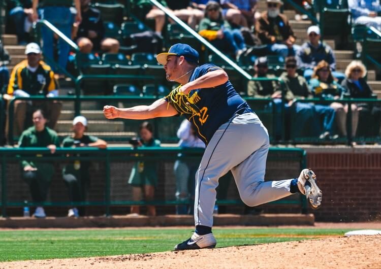 Traxel Hurls Shutout Against Baylor