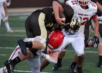 Union Local Escapes Moundsville with 32-25 Victory